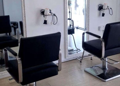 Chic salon chairs and mirrors at Mekar Anggun Beauty & Salon, Kuantan, Pahang, MY showcasing stylish elegance.