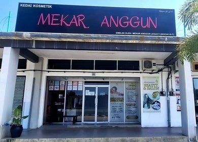 Mekar Anggun Beauty & Salon entrance in Kuantan, Pahang, MY showcasing sleek signage and inviting exterior.