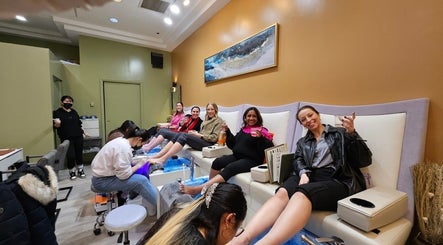 Madelyn Chicago Nail Spa