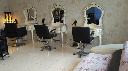 SR Beauty Salon, Residency, Jalan BK 5B, Bandar Kinrara. image 2