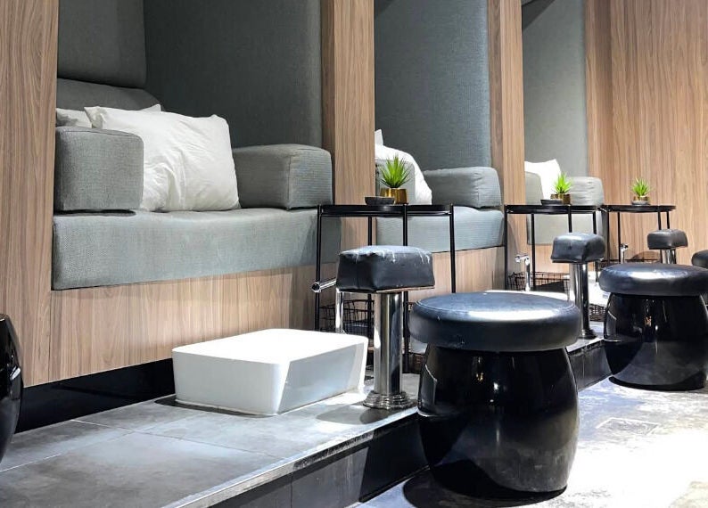 Chic seating area at Beauty Box Nail Spa & Salon in Dhahran, SA offering comfort and style.