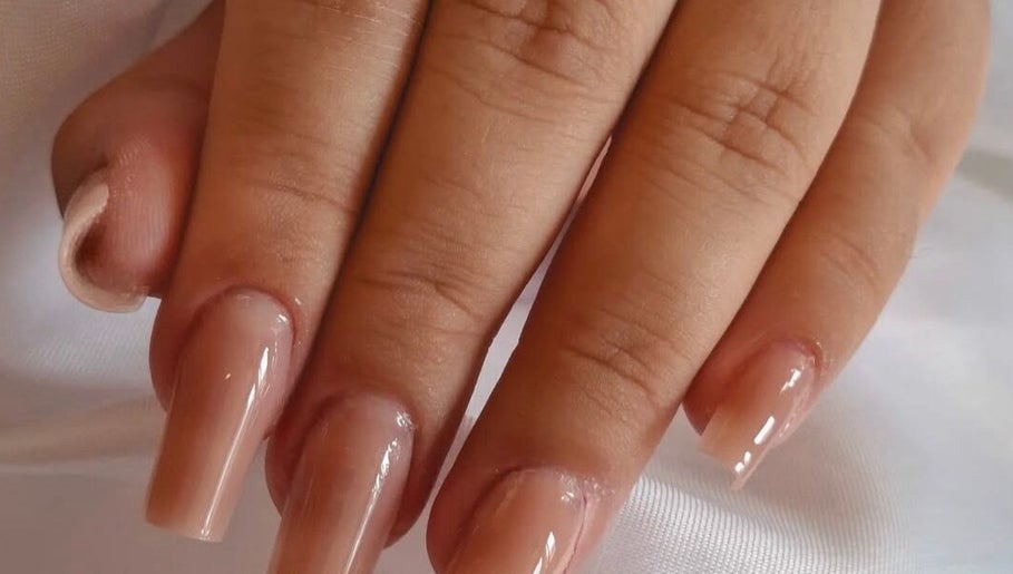 Kelly Almeida - Nail Designer image 1