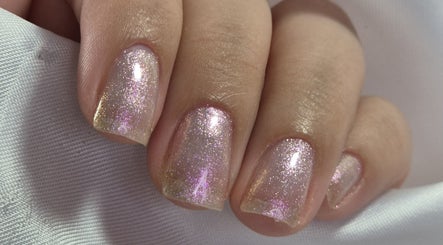 Kelly Almeida - Nail Designer image 2