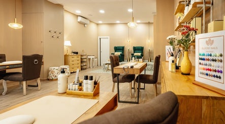 Bloom Nails & Beauty Boutique image 2