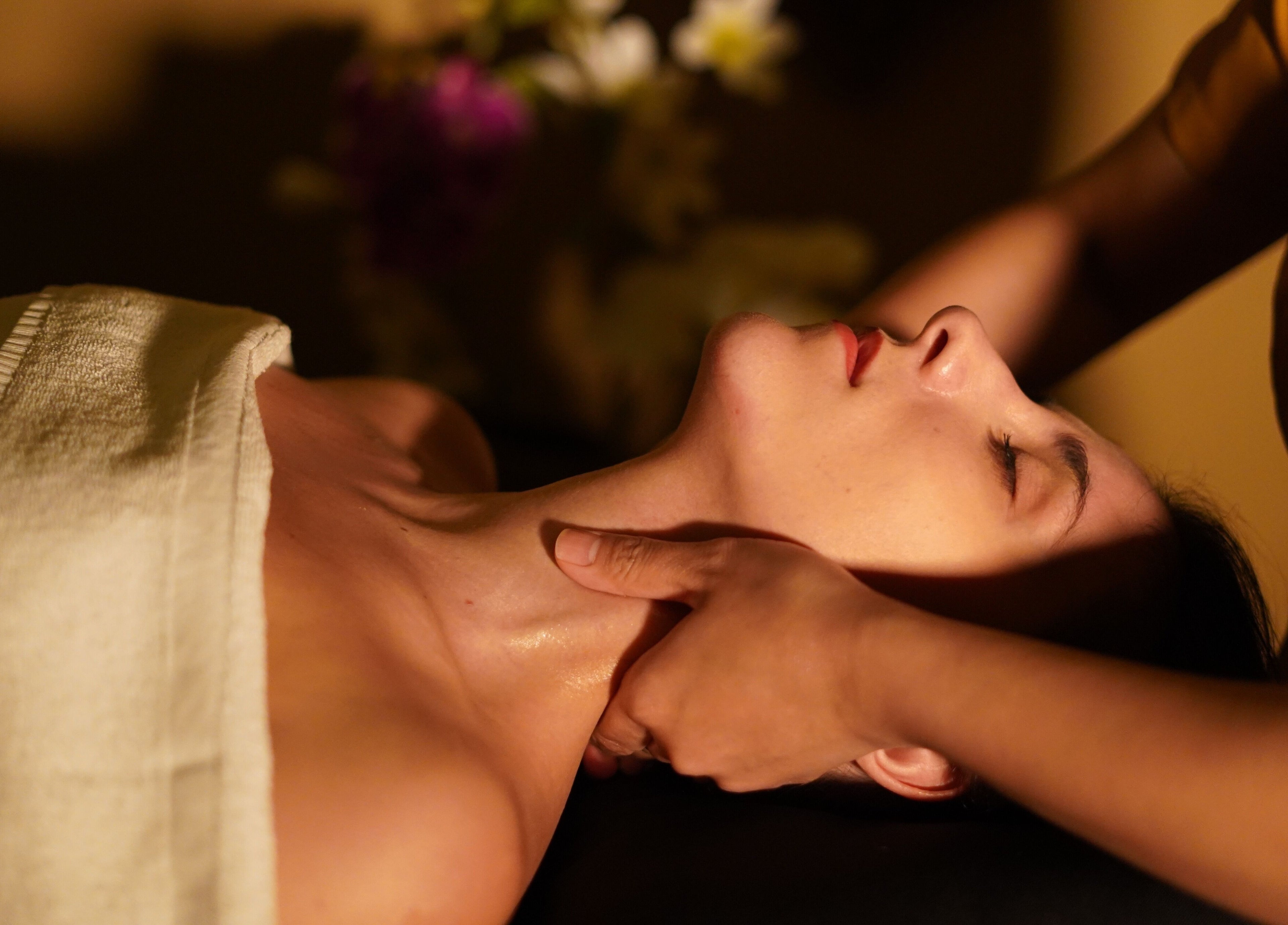 Masaje relajante en Slow Bali Spa Barcelona, una experiencia de bienestar en Barcelona, Catalunya, ES.