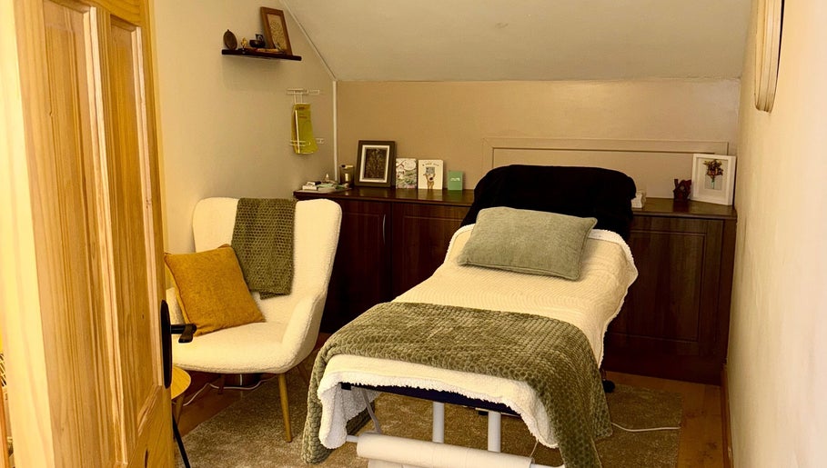 Relaxing therapy room at Barry Williams Reflexology, Reiki & Life Coaching in Portlaoise, County Laois, IE.