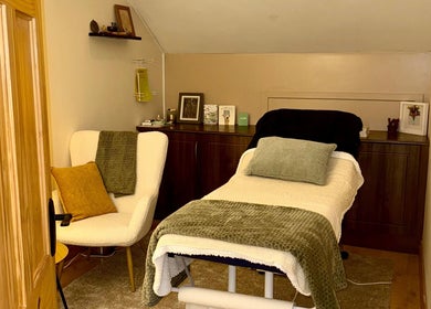 Relaxing therapy room at Barry Williams Reflexology, Reiki & Life Coaching in Portlaoise, County Laois, IE.