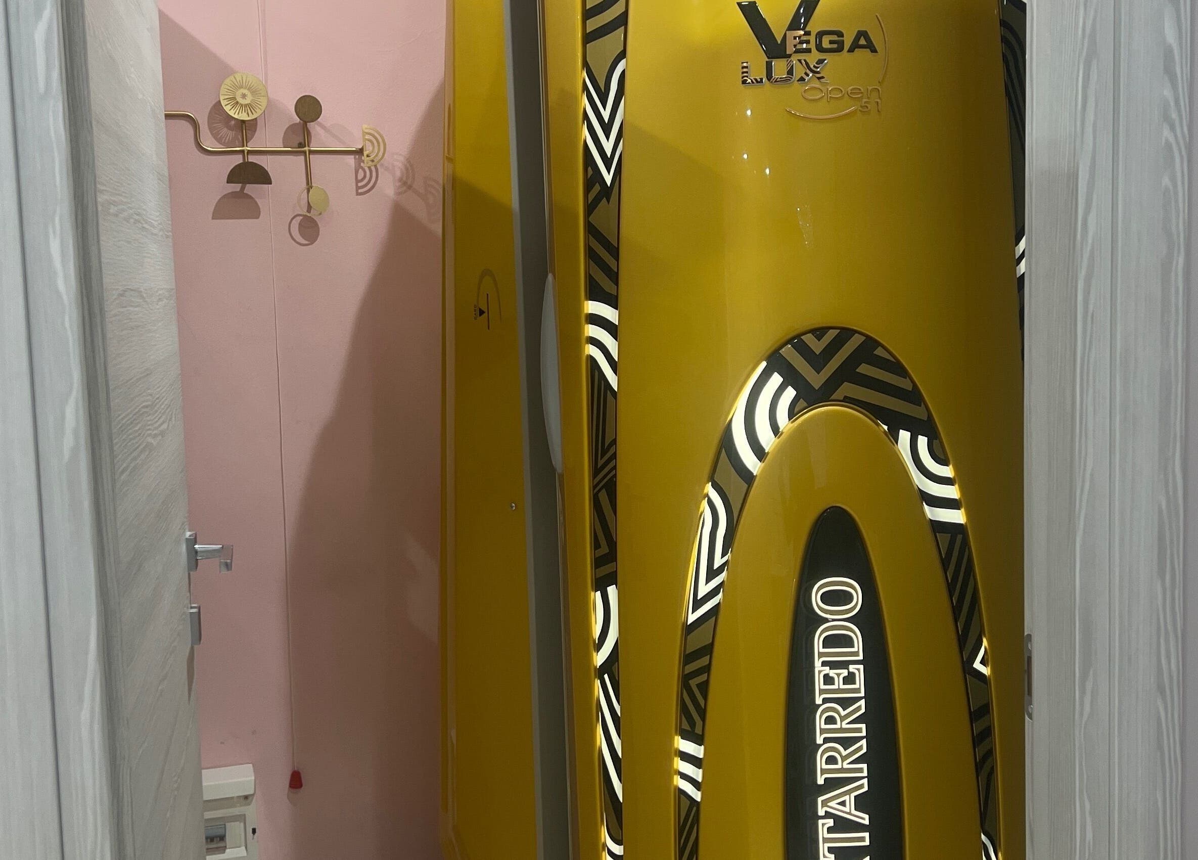 Cabina abbronzante moderna presso Leda Beauty Center, Firenze, Toscana, IT.