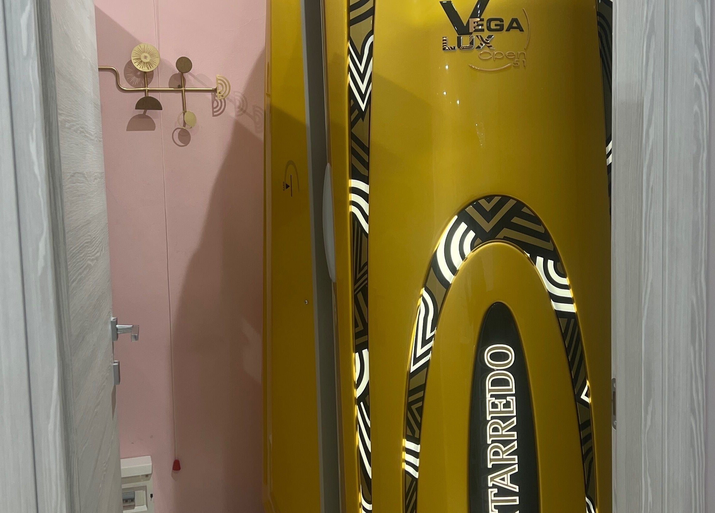 Cabina abbronzante moderna presso Leda Beauty Center, Firenze, Toscana, IT.