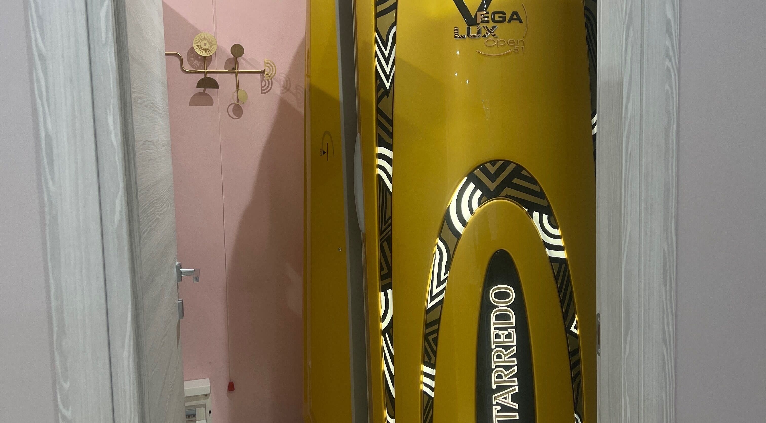 Cabina abbronzante moderna presso Leda Beauty Center, Firenze, Toscana, IT.