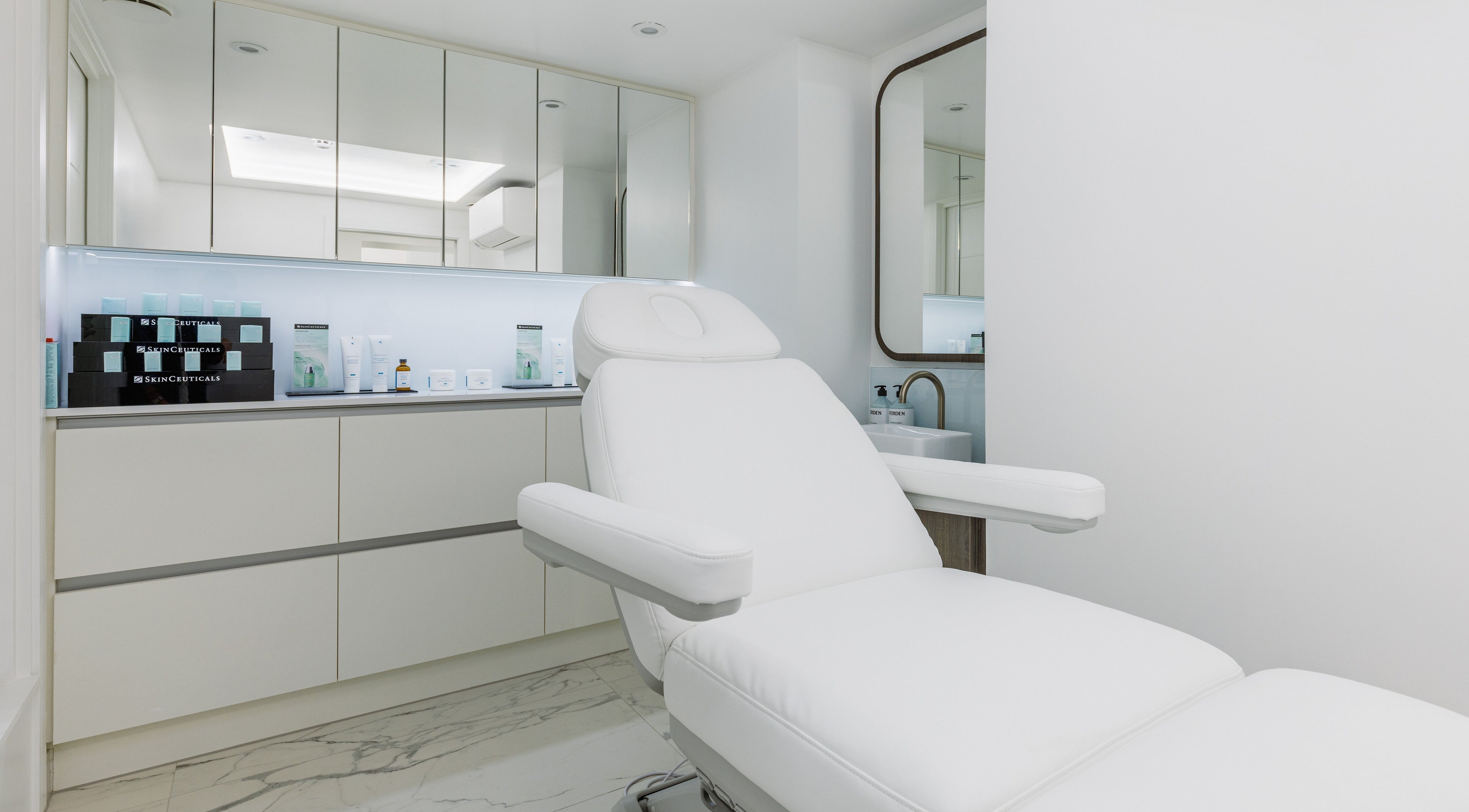 Serene treatment room at Park Lane Wellness, London, England, GB, featuring a modern, white therapy chair.