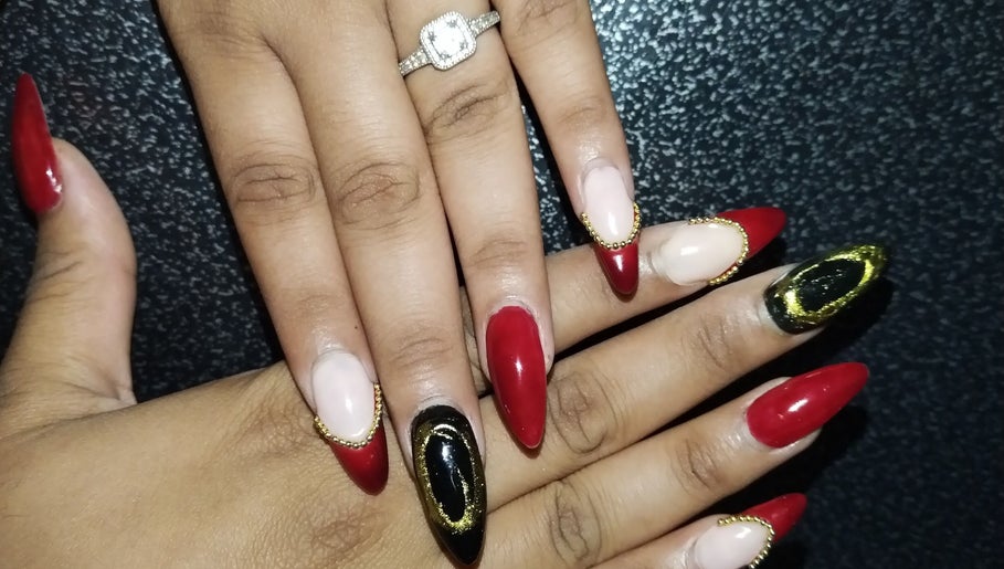 Bia's Nail & Massage Bar image 1