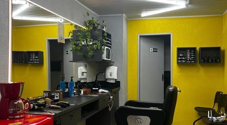 Interior da BARBEARIA INVICTUS EXPRESS em Rio Grande Do Sul, com estética moderna e aconchegante.