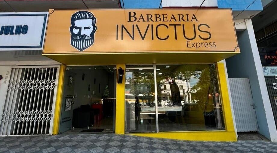 Fachada da BARBEARIA INVICTUS EXPRESS em Rio Grande Do Sul, Rio Grande Do Sul, BR, com design moderno e atraente.