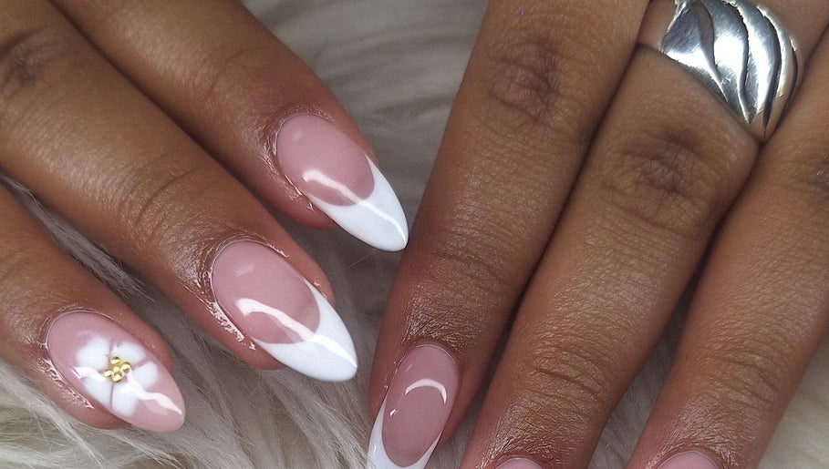 Nailsbygeneva imej 1