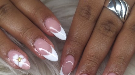 Nailsbygeneva