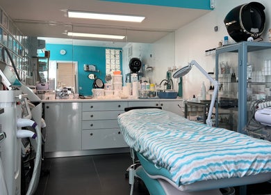 Кабинет в Lisboa Beauty Service, Lisboa, Lisboa, PT, с современным оборудованием и удобной кушеткой.