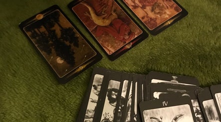 Yavenrie Readings image 3