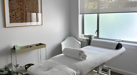 Relaxing massage room at The Deep Unwind, Woollahra, New South Wales, AU with a bed and calming decor.