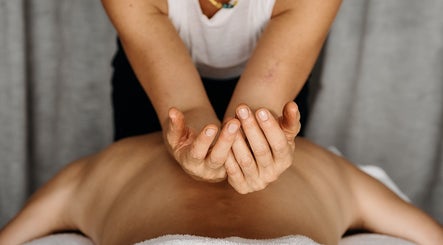 Relaxing massage session at The Deep Unwind in Woollahra, New South Wales, AU offering rejuvenation.