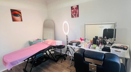 Zee Lash & Brow Dermal Beauty Salon