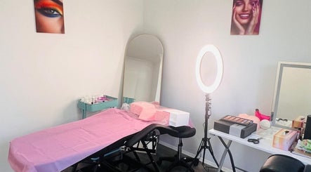 Zee Lash & Brow Dermal Beauty Salon