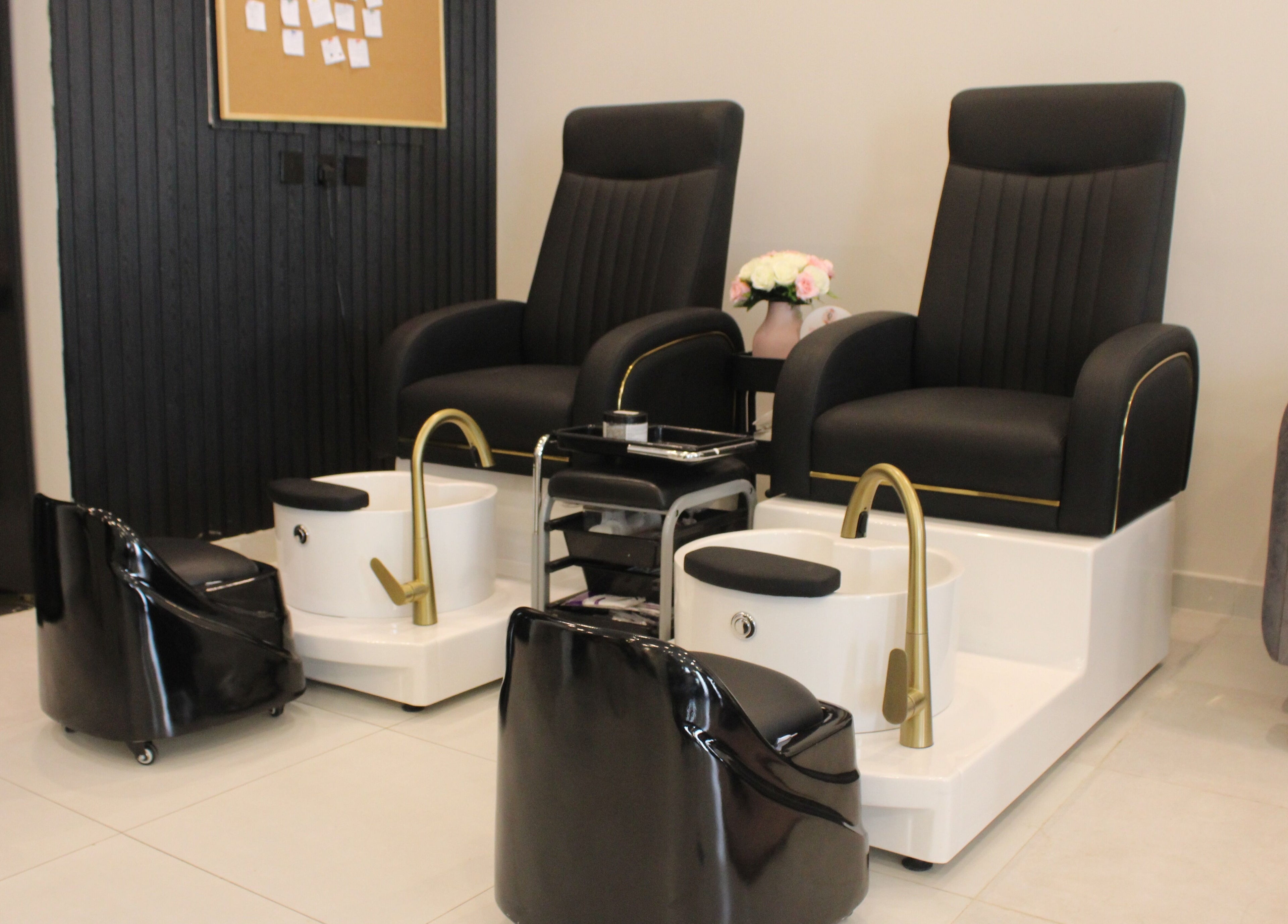 Luxurious pedicure chairs at Aklel AlJamal Salon in Riyadh, Riyadh Province, SA, enhancing relaxation and comfort.