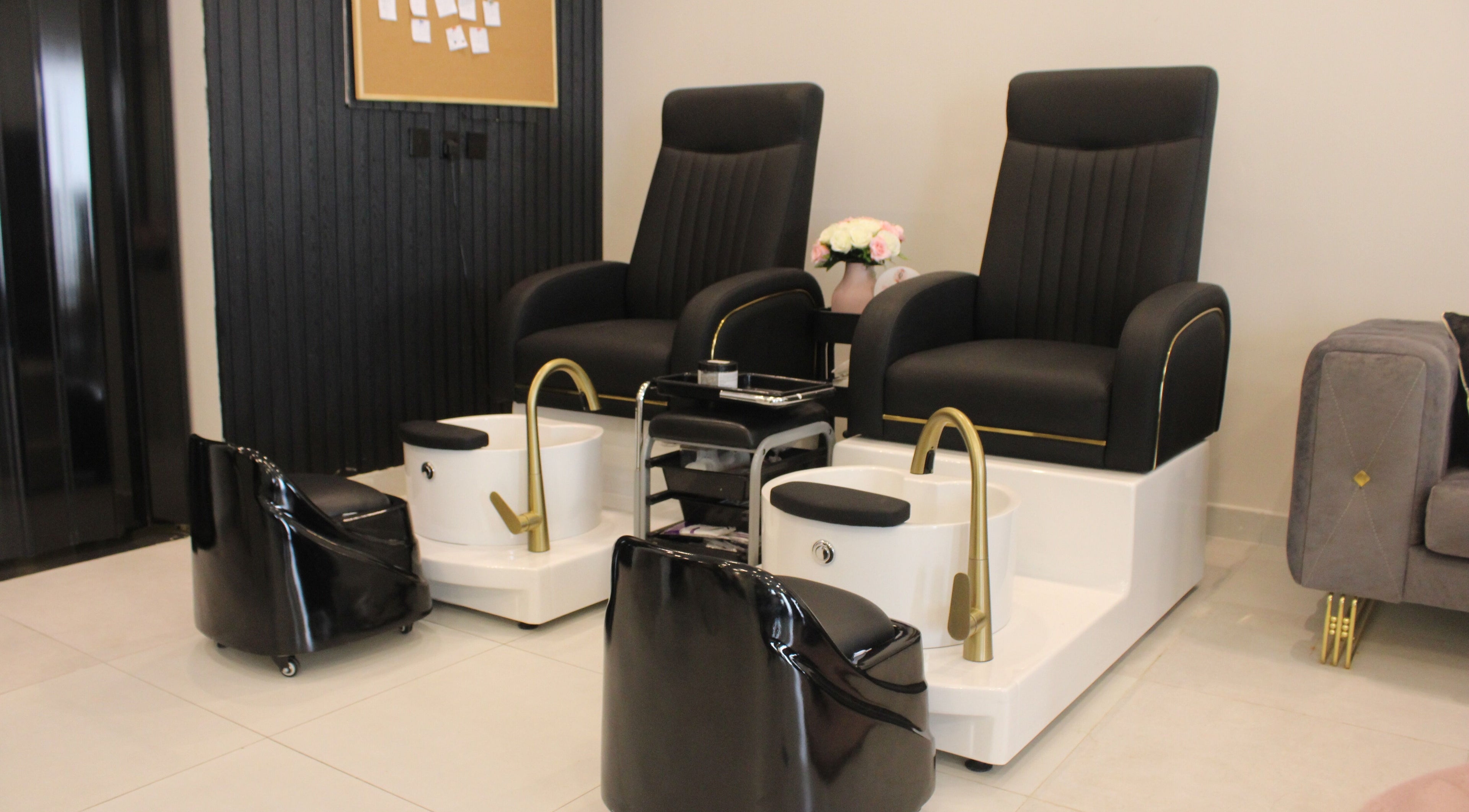 Luxurious pedicure chairs at Aklel AlJamal Salon in Riyadh, Riyadh Province, SA, enhancing relaxation and comfort.