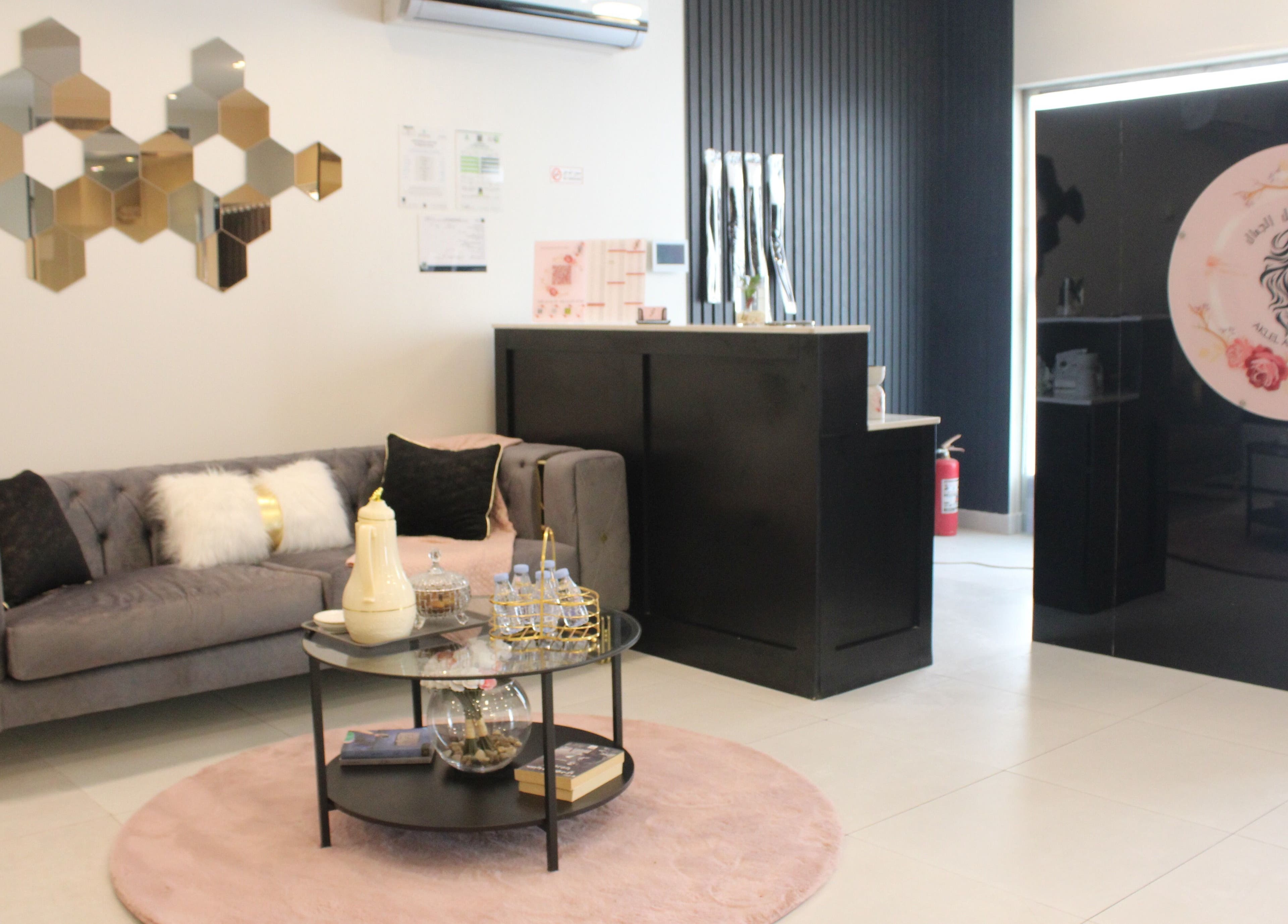 Elegant lounge at Aklel AlJamal Salon showcasing modern decor in Riyadh, Riyadh Province, SA.