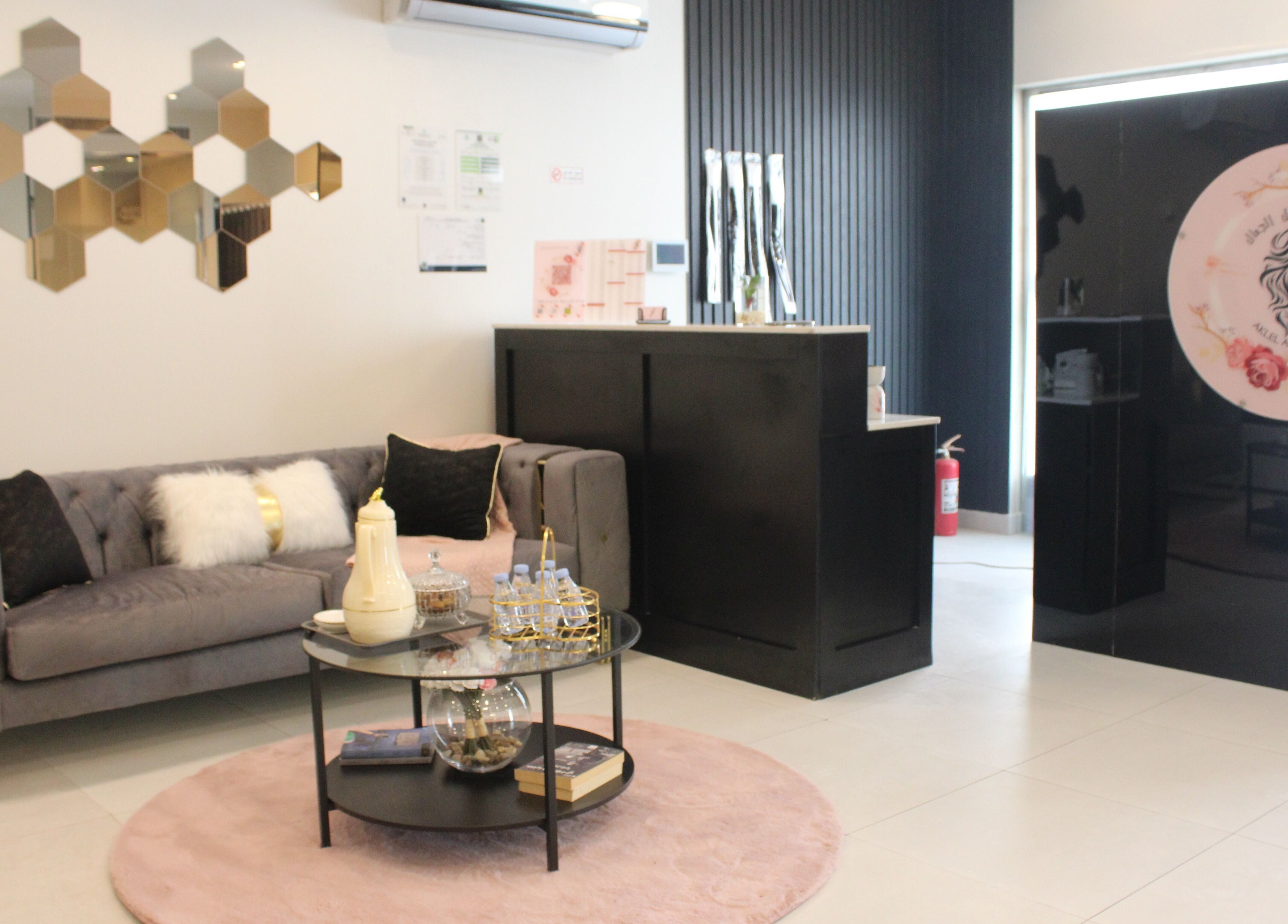 Elegant lounge at Aklel AlJamal Salon showcasing modern decor in Riyadh, Riyadh Province, SA.