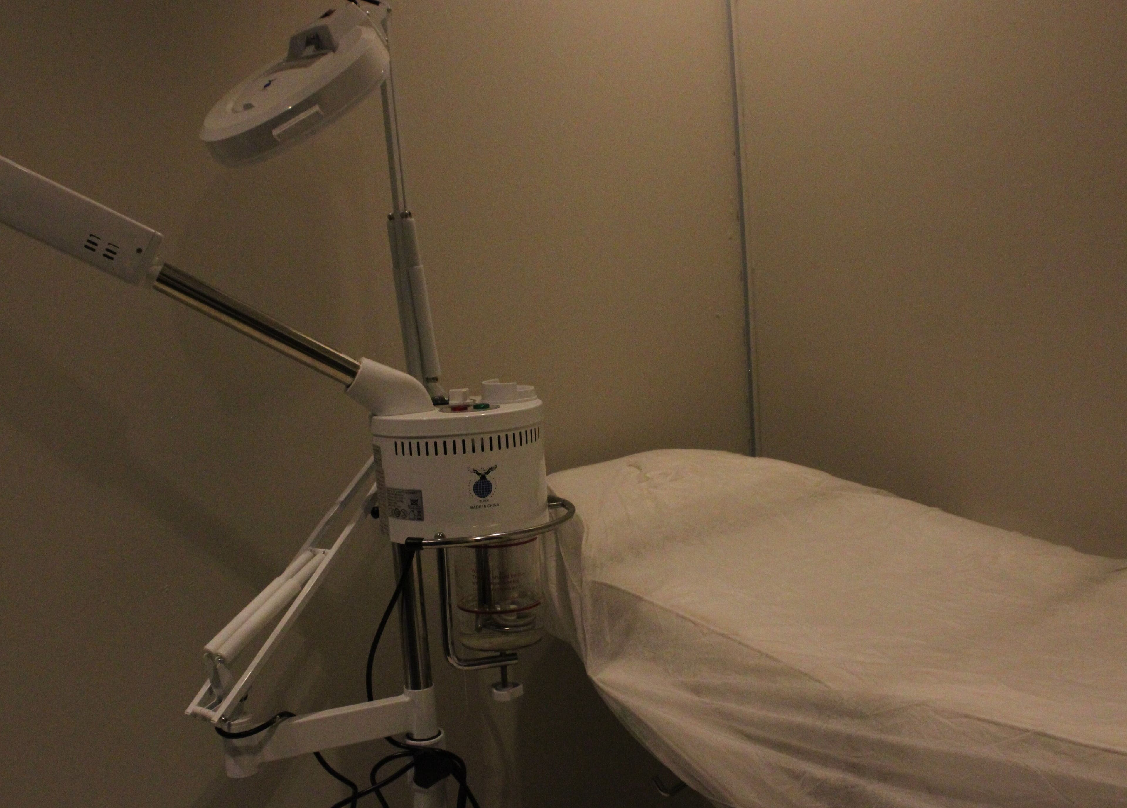 Luxurious treatment room at Aklel AlJamal Salon, Riyadh, Riyadh Province, SA featuring modern spa equipment.