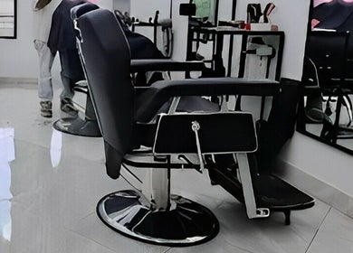Modern salon chair at Otw Hairstudio, Jawa Barat, ID, showcasing sleek design and comfort.