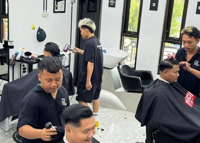 Stylists at Otw Hairstudio, Jawa Barat skilled in haircuts and styling in a modern, bright salon setting.
