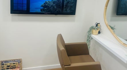 The View luxury home hair salon image 3