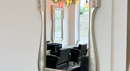 Gambar Extensions With Kirsty 2