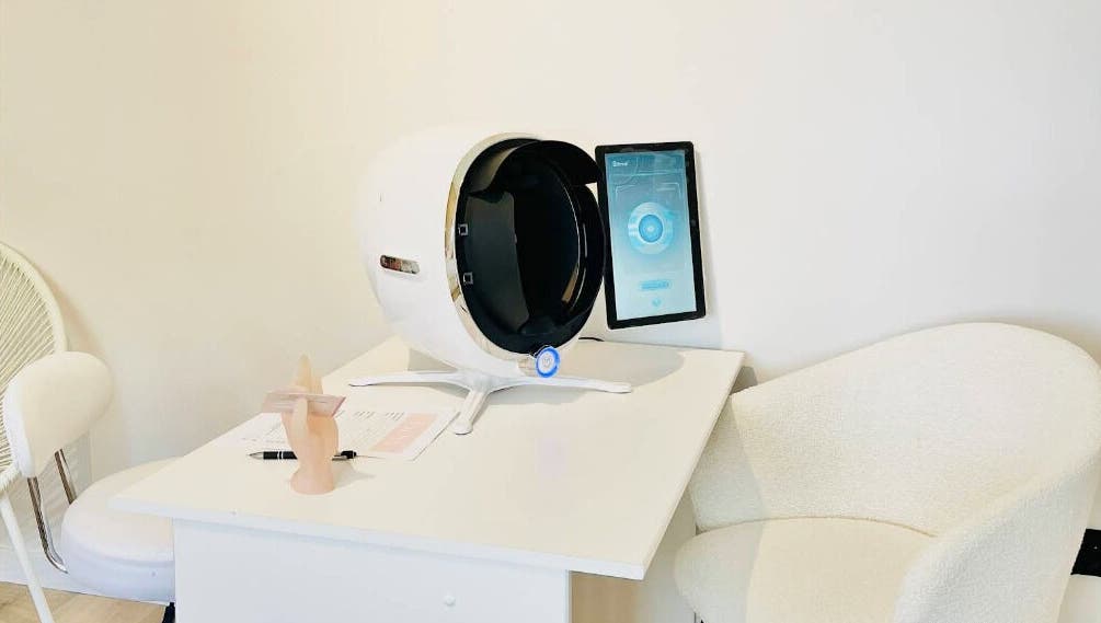 Geavanceerde apparatuur bij Bless Esthetic Tremelo in Tremelo, Vlaams Gewest, BE voor huidanalyse.