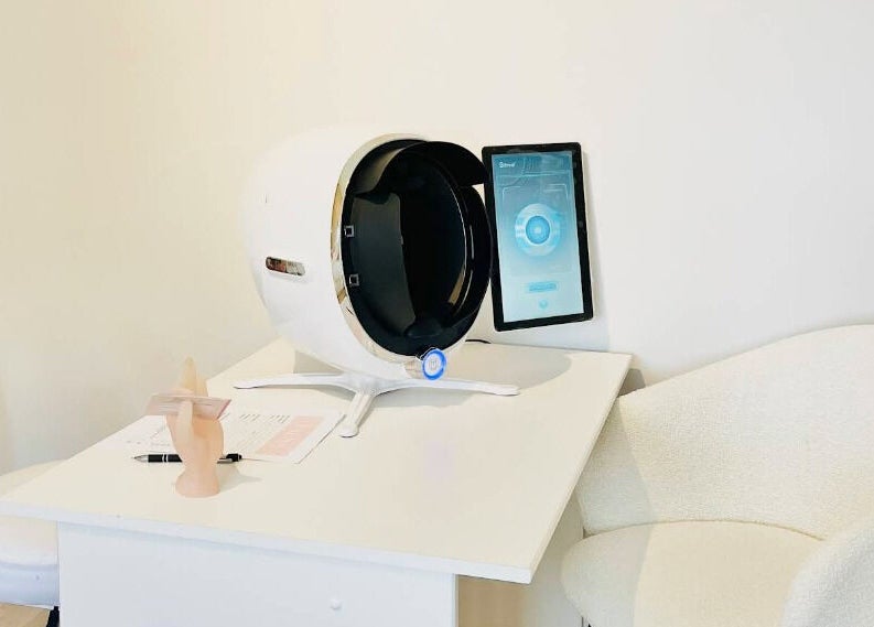 Geavanceerde apparatuur bij Bless Esthetic Tremelo in Tremelo, Vlaams Gewest, BE voor huidanalyse.