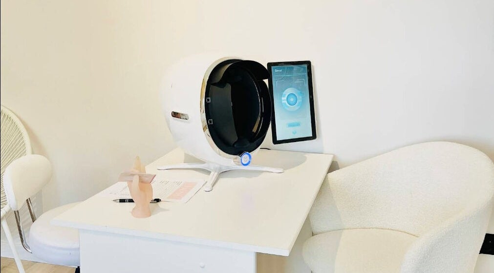 Geavanceerde apparatuur bij Bless Esthetic Tremelo in Tremelo, Vlaams Gewest, BE voor huidanalyse.