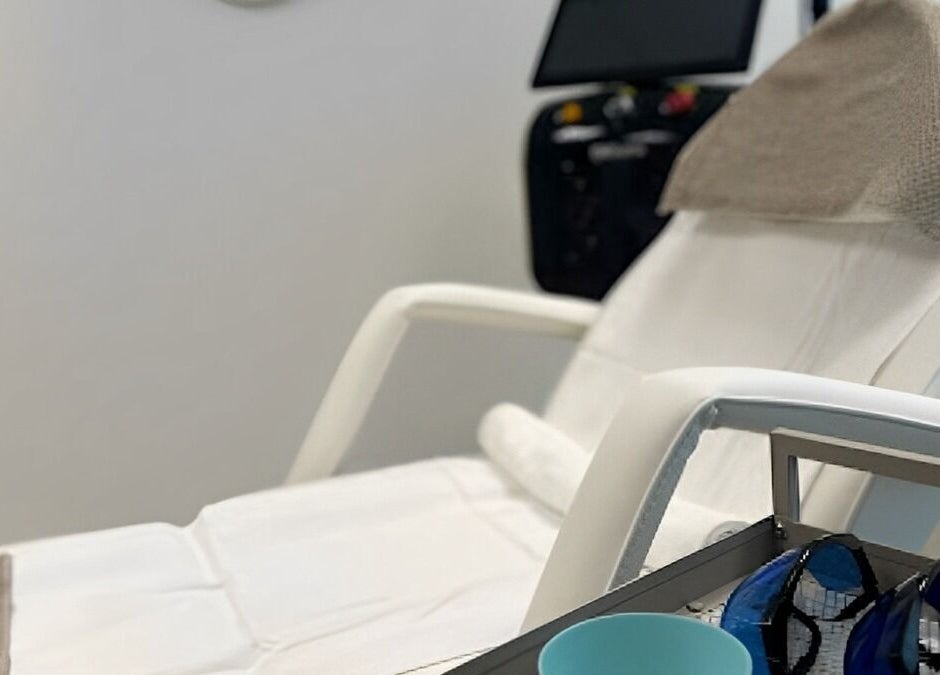 Relaxing spa chair at Skynn & Co. Clinic, Apeldoorn, Gelderland, NL, offering a serene beauty experience.