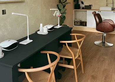 Modern beauty station at Hue Beauty in Bristol, England, GB, featuring sleek design and comfortable seating.