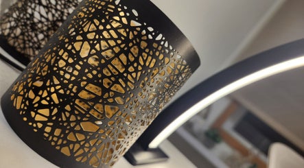 Design de iluminação elegante na Iracilda Nails, Braga, Braga, PT, criando um ambiente acolhedor.