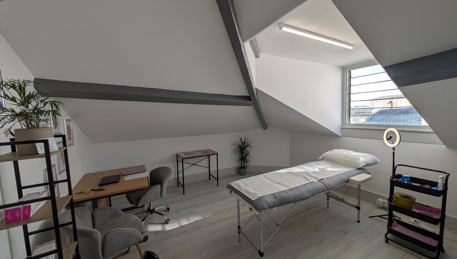 Calming treatment room at Elegant Touch Aesthetics, Southampton, England, GB with cozy bed and natural light.