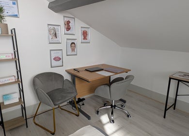 Cozy consultation room at Elegant Touch Aesthetics in Southampton, England, GB adorned with chic decor.