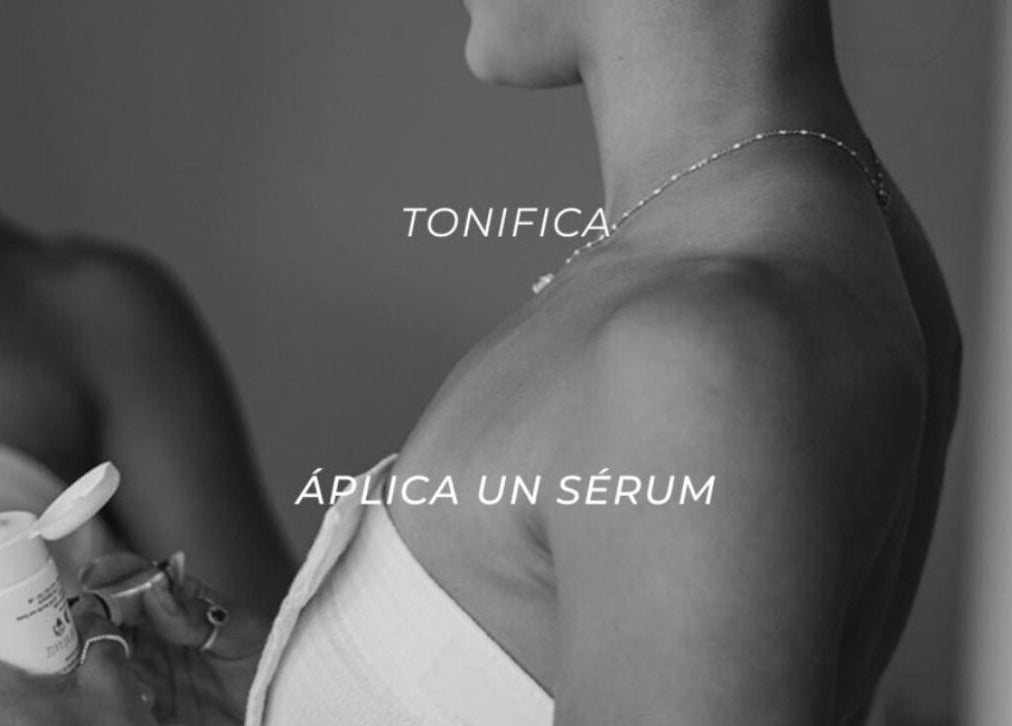 Mujer aplica sérum en Cúspide Spa, Culiacán Rosales, Sinaloa, MX.