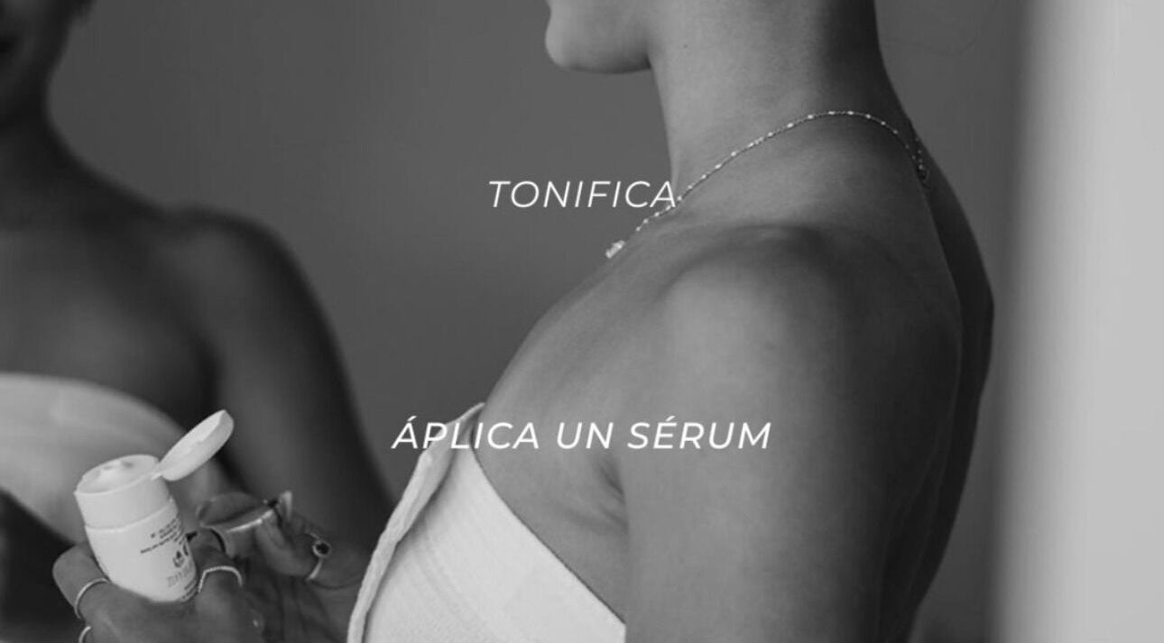 Mujer aplica sérum en Cúspide Spa, Culiacán Rosales, Sinaloa, MX.