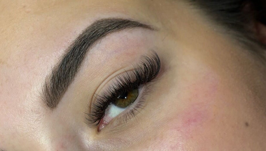 Sitting Pretty Beauty At Alpha Beauty slika 1