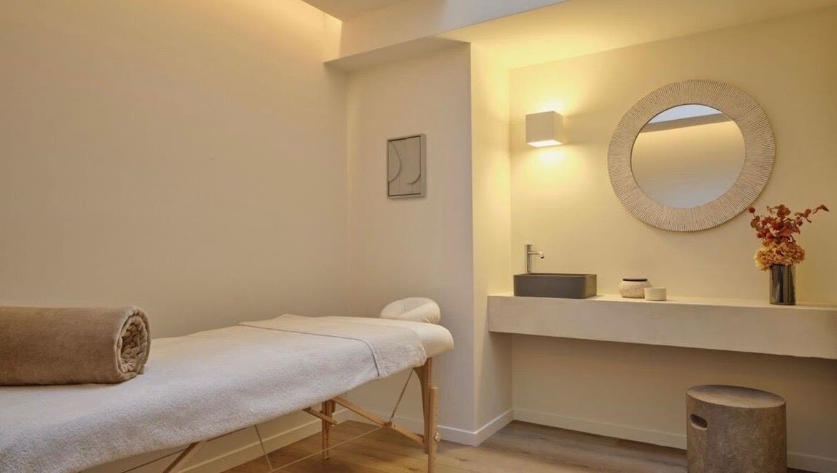 Salle de massage élégante chez Mon Regard Parfait, Paris, Île-de-France, FR.