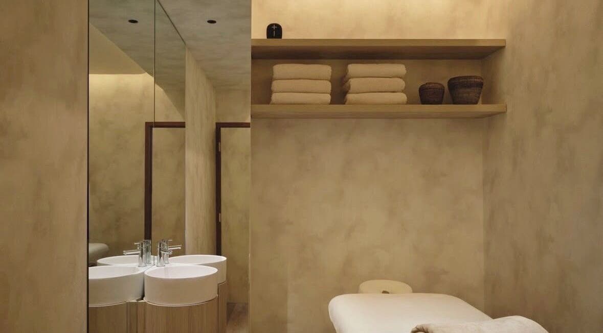 Cabine de soins relaxante chez Mon Regard Parfait à Paris, Île-de-France, FR.