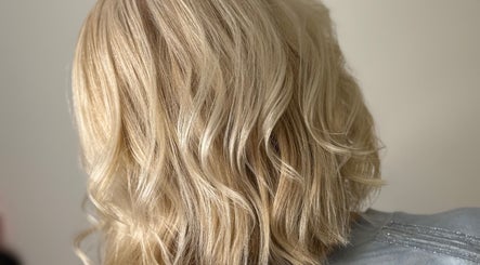 Blonde wavy hairstyle at Hair by Jodie, Kilmarnock, Scotland, GB, showcasing professional styling.