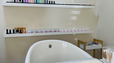 Tips & Toes image 2